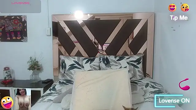 lindaesmeralda online show from 10, 9, 2025