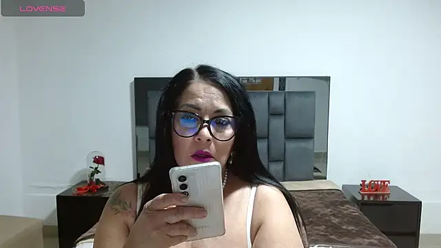 Snapshot of lindaesmeralda chatting on 11, 7, 2026 lindaesmeralda online show from 11, 7, 2026