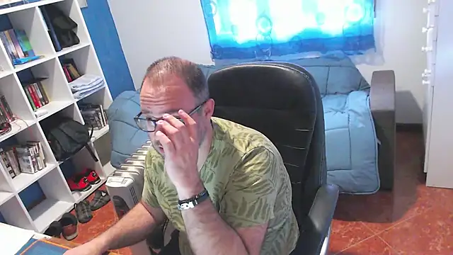 ravingr4d4 online show from 10, 4, 2026