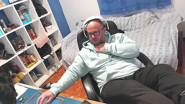 ravingr4d4 online show from 4, 2, 2026