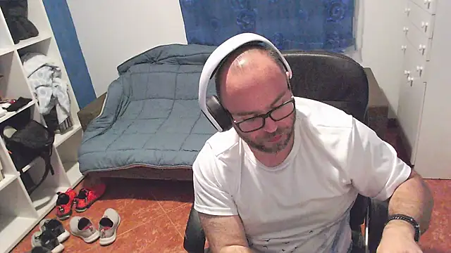 Snapshot of ravingr4d4 chatting on 14, 5, 2026 ravingr4d4 online show from 14, 5, 2026