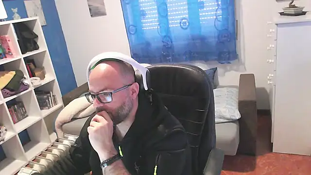 ravingr4d4 online show from 9, 3, 2026