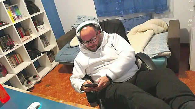 ravingr4d4 online show from 7, 1, 2026