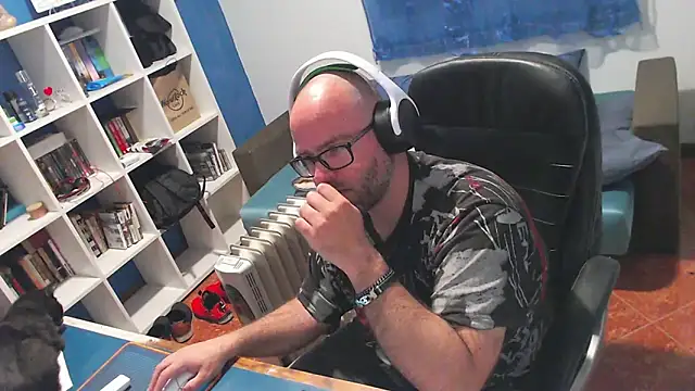 ravingr4d4 online show from 11, 4, 2026