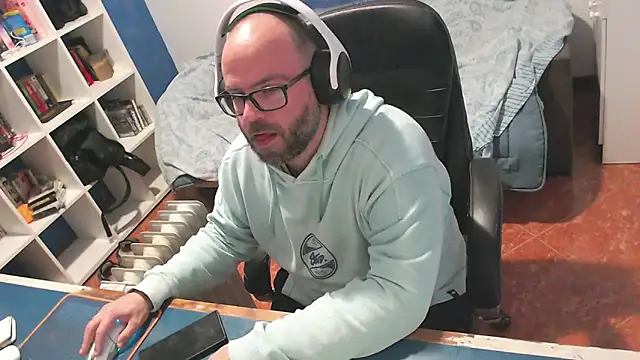 ravingr4d4 online show from 16, 3, 2026