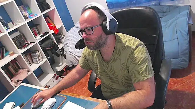 Snapshot of ravingr4d4 chatting on 19, 5, 2026 ravingr4d4 online show from 19, 5, 2026
