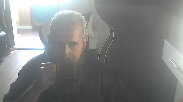 maseurbeardedpig online show from 31, 10, 2025