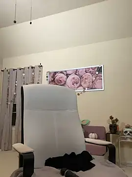 Snapshot of RoxxyDallas chatting on 7, 12, 2024 RoxxyDallas online show from 7, 12, 2024