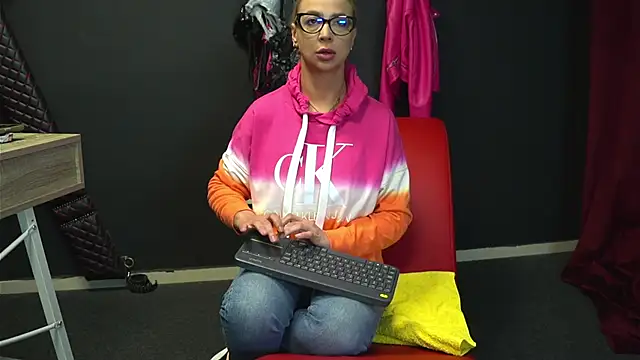 CelineConner online show from 10, 10, 2025