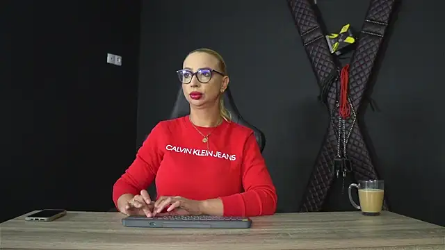 CelineConner online show from 11, 9, 2025