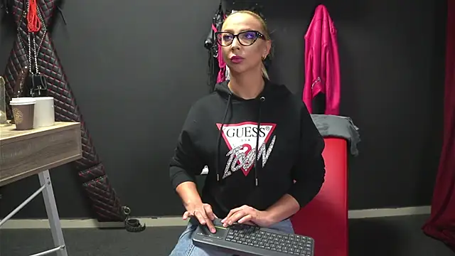 CelineConner online show from 22, 9, 2025