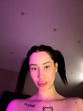 Snapshot of Yunasi chatting on 3, 11, 2025 Yunasi online show from 3, 11, 2025