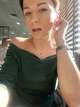 Brilliant-Queen1 online show from 9, 2, 2025