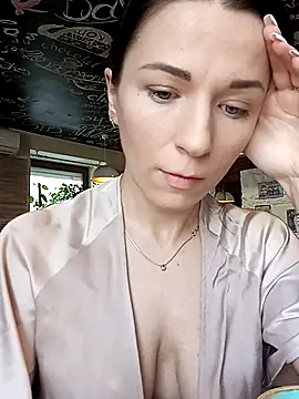 Brilliant-Queen1 online show from 27, 2, 2025