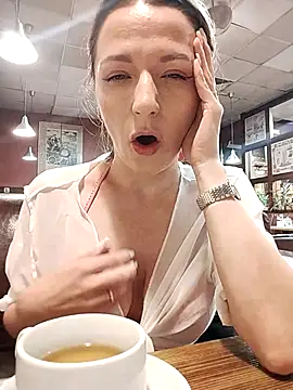 Brilliant-Queen1 online show from 23, 10, 2025