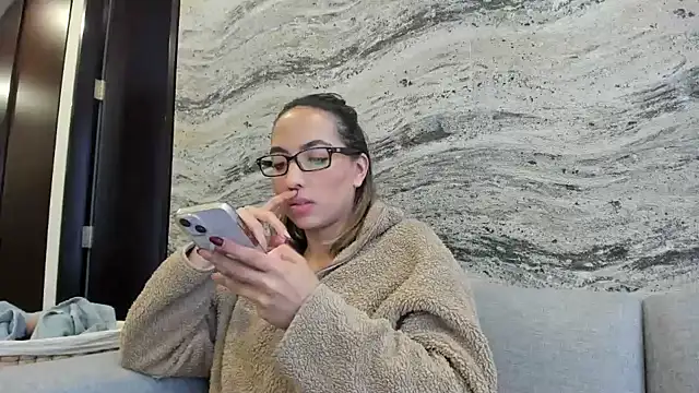 Sophi  a online show from 19, 2, 2025