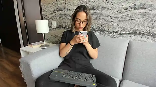 Sophi  a online show from 10, 3, 2025