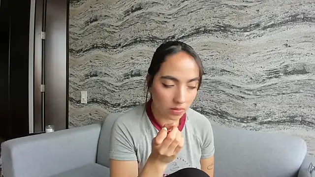 Sophi  a online show from 7, 11, 2025