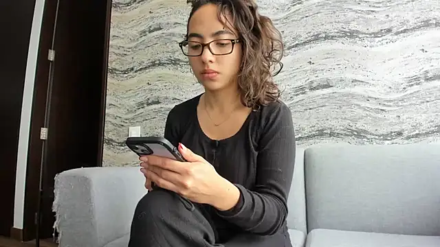 Sophi  a online show from 28, 9, 2025