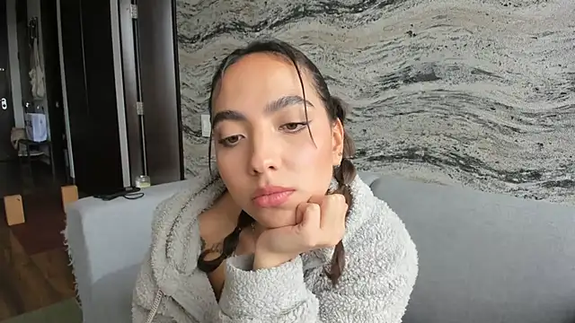 Sophi  a online show from 12, 11, 2025