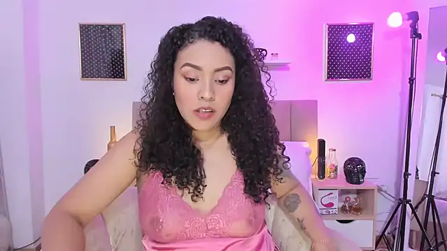 Snapshot of Zoe_Gruber chatting on 19, 10, 2025 Zoe Gruber online show from 19, 10, 2025