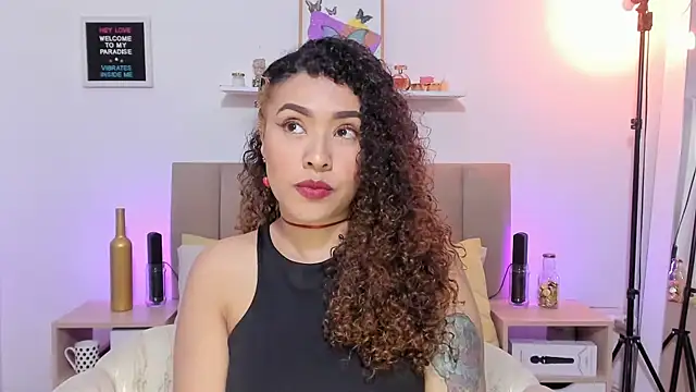 Snapshot of Zoe_Gruber chatting on 13, 11, 2025 Zoe Gruber online show from 13, 11, 2025