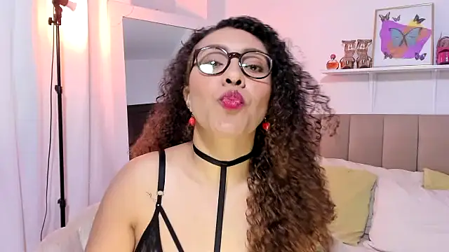 Snapshot of Zoe_Gruber chatting on 4, 12, 2025 Zoe Gruber online show from 4, 12, 2025