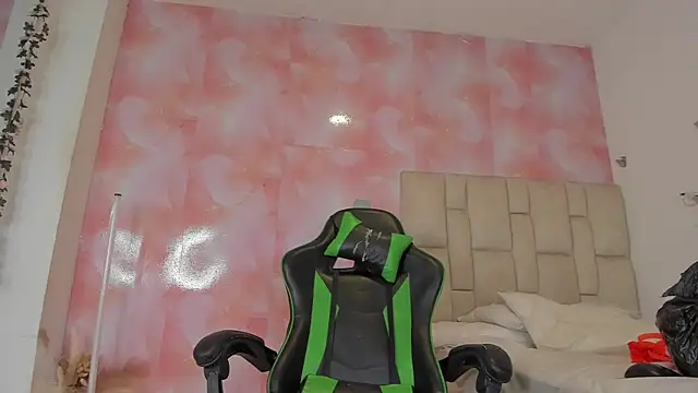 emily lean  online show from 8, 10, 2025