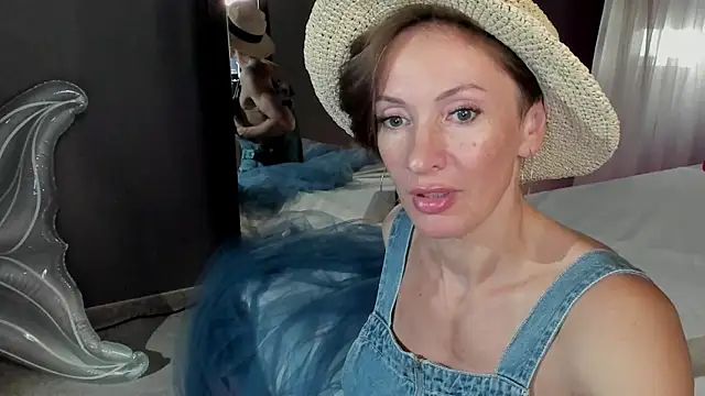 Snapshot of Dorothy_Meyer chatting on 7, 7, 2026 Dorothy Meyer online show from 7, 7, 2026