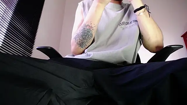 zacwatson  online show from 15, 4, 2026