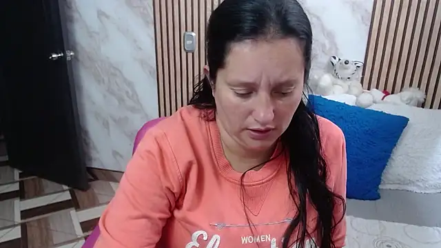 CristialJones  online show from 10, 9, 2025