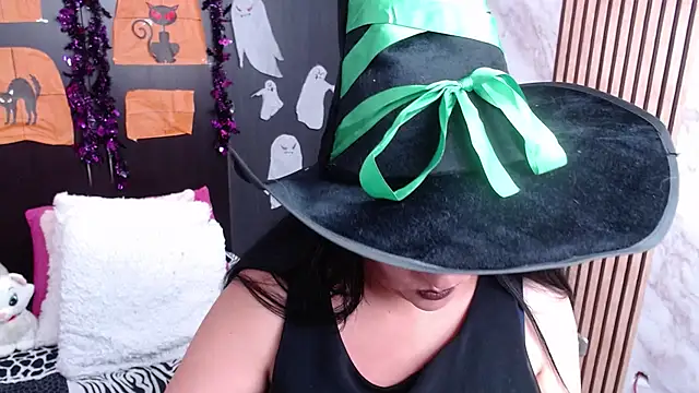 CristialJones  online show from 31, 10, 2025