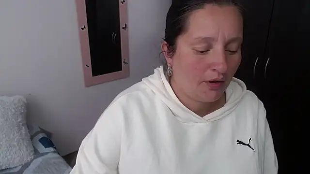 CristialJones  online show from 5, 12, 2025