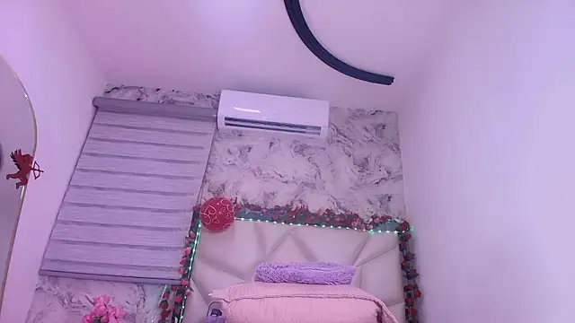 Snapshot of violett_lo chatting on 11, 2, 2026 violett lo online show from 11, 2, 2026