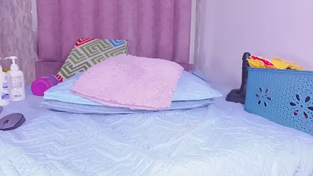 Snapshot of violett_lo chatting on 19, 9, 2025 violett lo online show from 19, 9, 2025