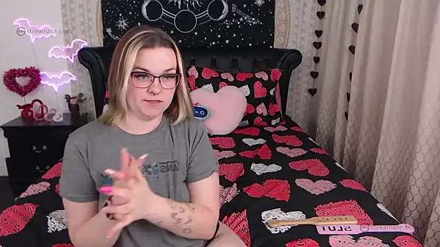 DaisieMaeXO online show from 24, 2, 2025