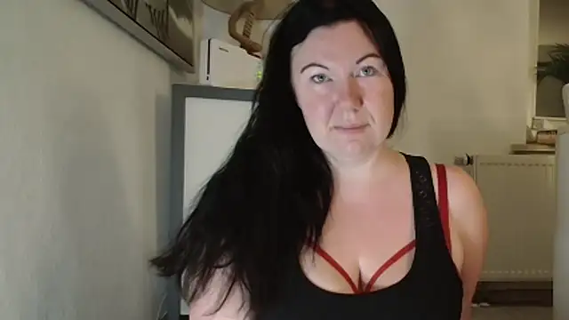 Snapshot of p6w_official chatting on 5, 11, 2025 p6w official online show from 5, 11, 2025