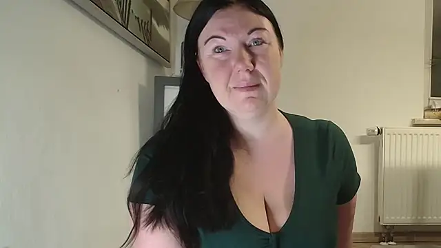 Snapshot of p6w_official chatting on 8, 11, 2025 p6w official online show from 8, 11, 2025