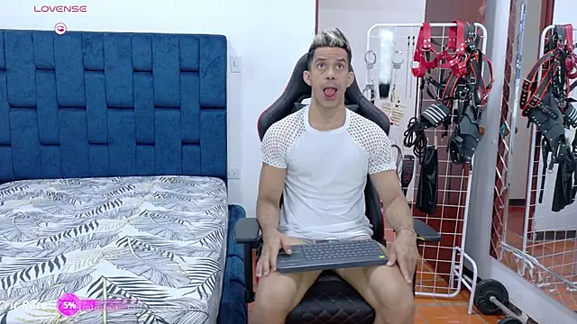 JoseRumbero26 online show from 9, 11, 2025