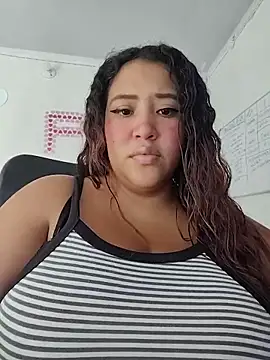 Snapshot of I_am_yours- chatting on 6, 6, 2026 I am yours- online show from 6, 6, 2026