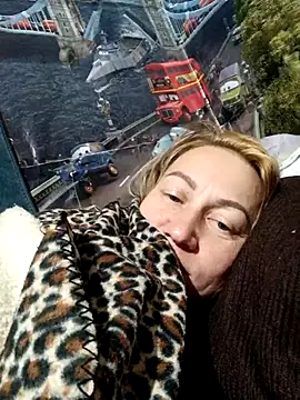 wLESLYMOSw online show from 12, 10, 2025