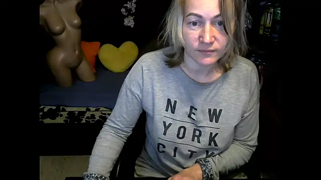 wLESLYMOSw online show from 28, 10, 2025