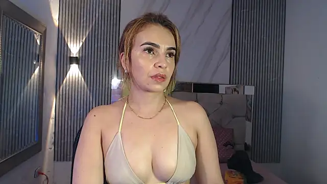 Snapshot of ashley__tylor chatting on 21, 10, 2025 ashley tylor online show from 21, 10, 2025