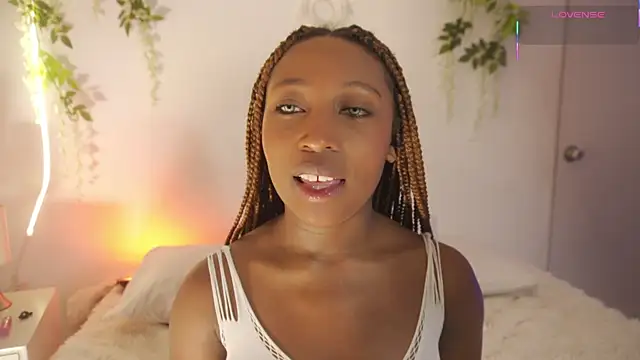 Snapshot of EmmaSanzz_ chatting on 15, 12, 2025 EmmaSanzz online show from 15, 12, 2025