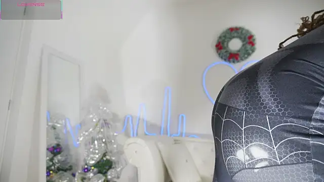 EmmaSanzz  online show from 30, 11, 2025