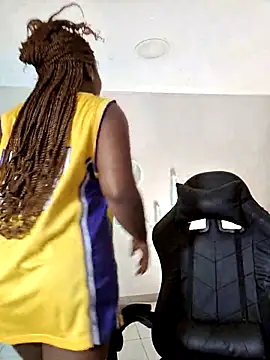 Snapshot of EmmaSanzz_ chatting on 14, 12, 2025 EmmaSanzz online show from 14, 12, 2025