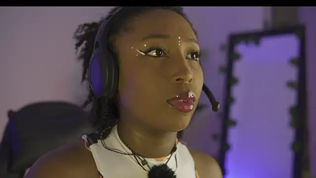 Snapshot of EmmaSanzz_ chatting on 16, 2, 2026 EmmaSanzz online show from 16, 2, 2026