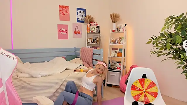 Lily Young online show from 29, 10, 2025