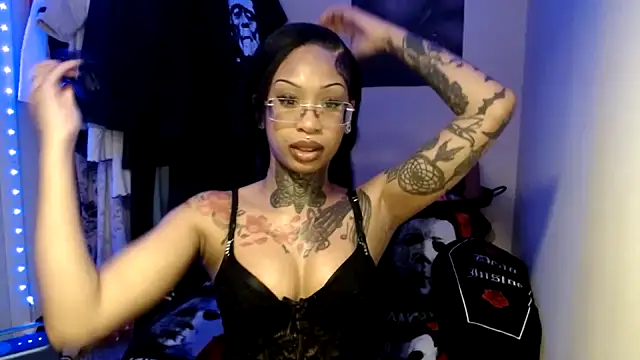 TrinityTeighlor online show from 30, 11, 2025