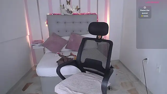 Mariana Rojas online show from 19, 12, 2025